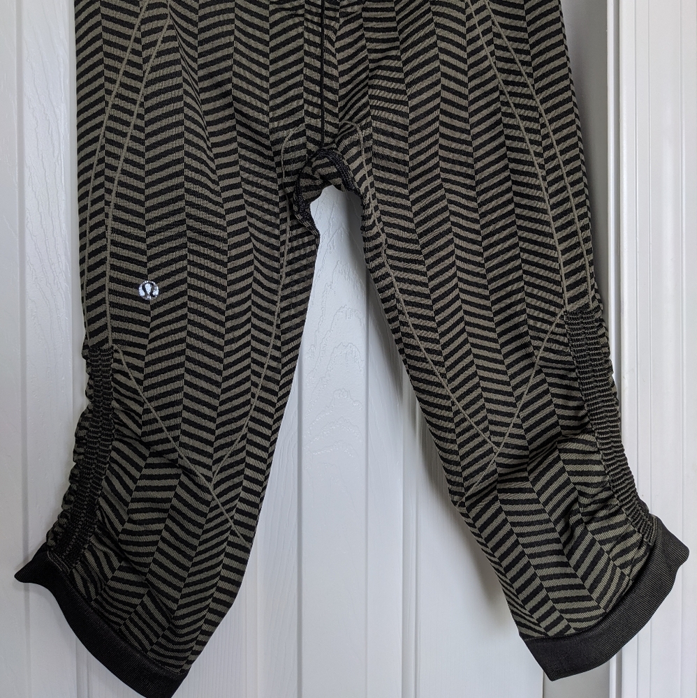 Lululemon Seamlessly Street crops